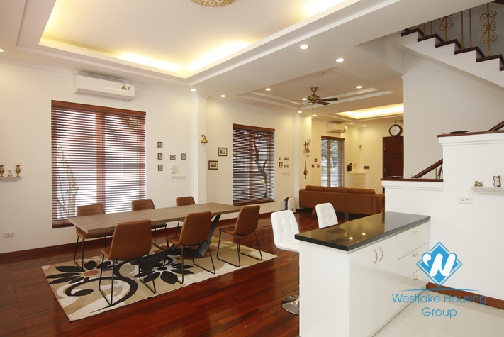 Hanoi furnished 4 bedrooms villa for let in Vinhomes Riverside with river view